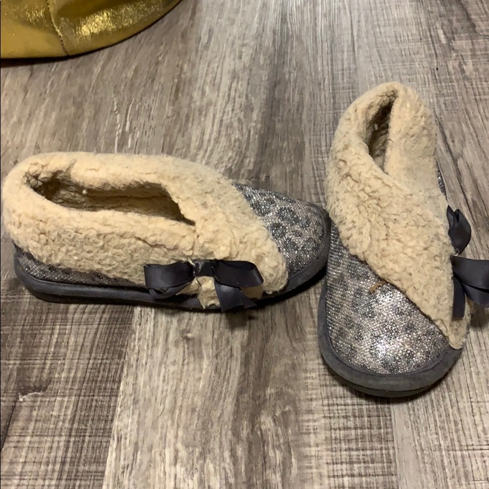💋Girls Bearpaw slip on with fur inside